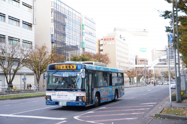 バスに取り付けられた車両幕