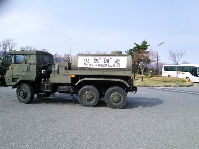 災害派遣される自衛隊車両